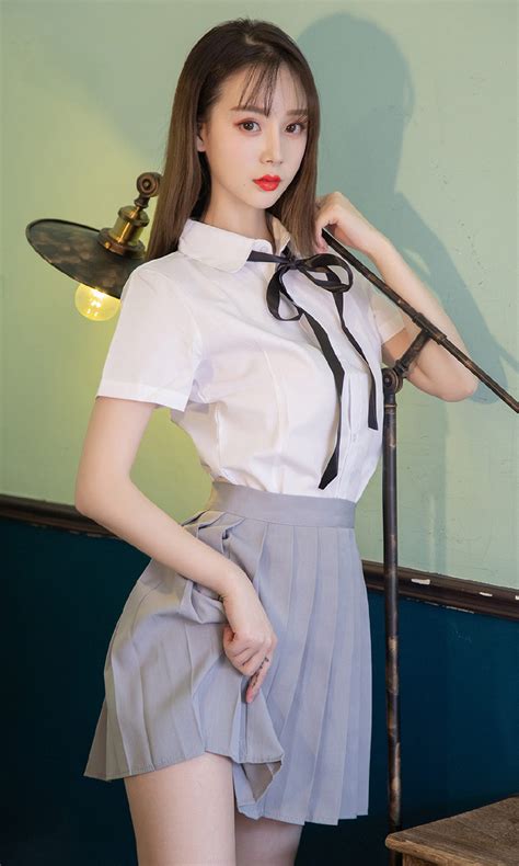 翟晓川今天参加阅兵仪式戴北京青年榜样奖章和首钢劳动模范奖章